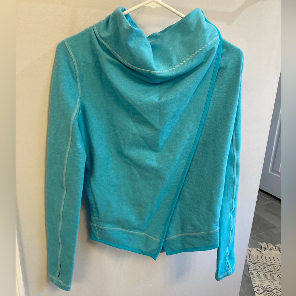 Lululemon Ivivva Girls Stretch N’ Recovery Wrap Jacket Cardigan - size 10 Blue